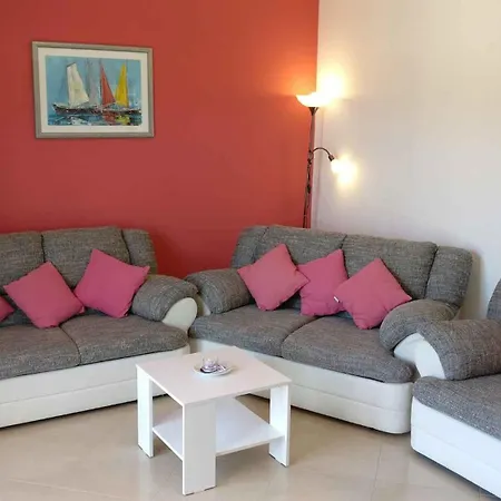 In 7388 Apartment *